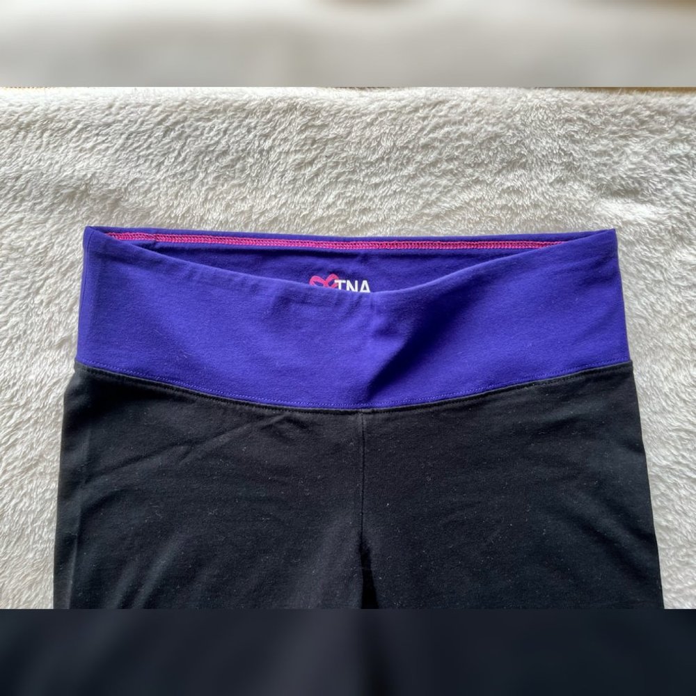 Artizia TNA Black 3/4 Length Leggings - Picture 2 of 4